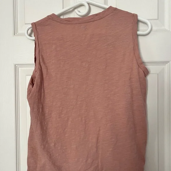 Gray and Pink Sleeveless Tops - Picture 3 of 8